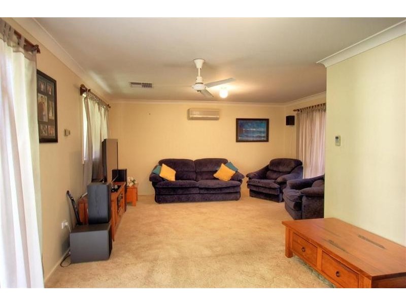 50 Maple Road, Lake Albert NSW 2650