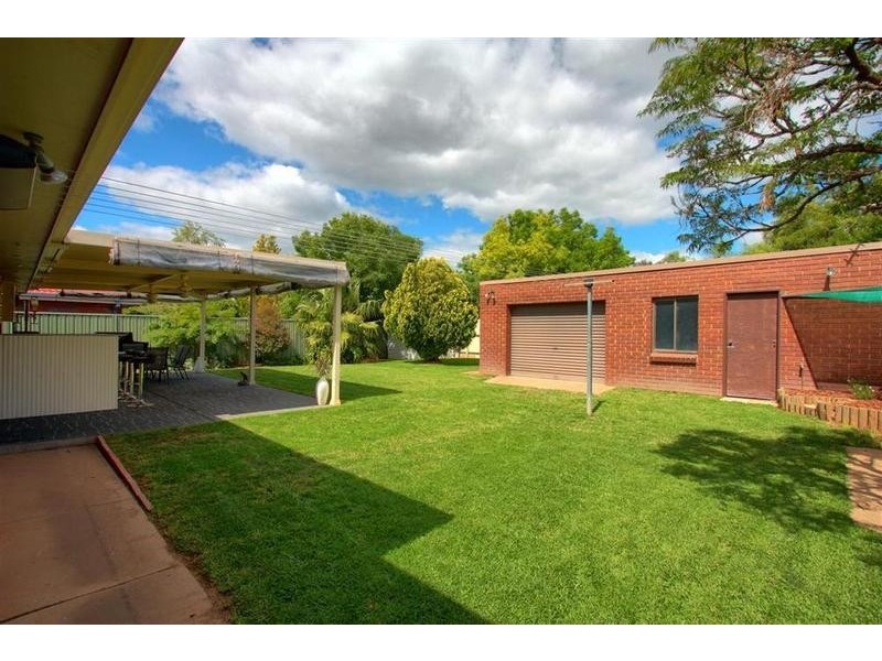 50 Maple Road, Lake Albert NSW 2650