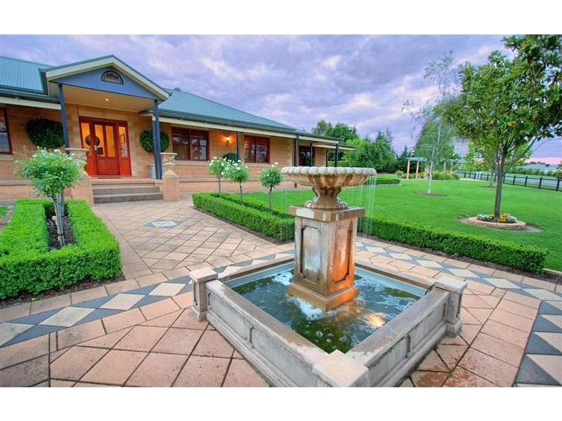 5 Viola Place, Springvale NSW 2650