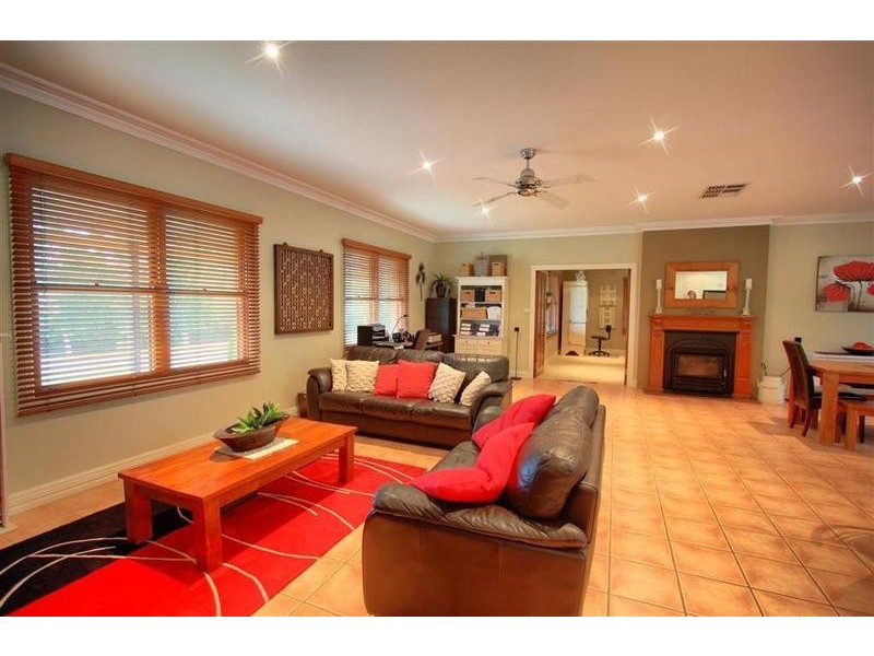 5 Viola Place, Springvale NSW 2650