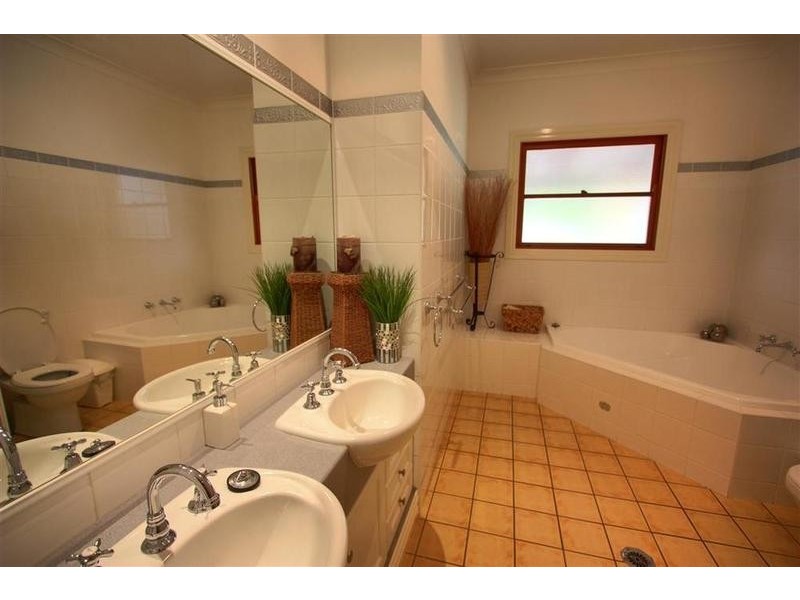 5 Viola Place, Springvale NSW 2650