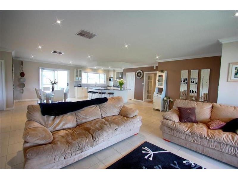 1 Hovea Place, Springvale NSW 2650