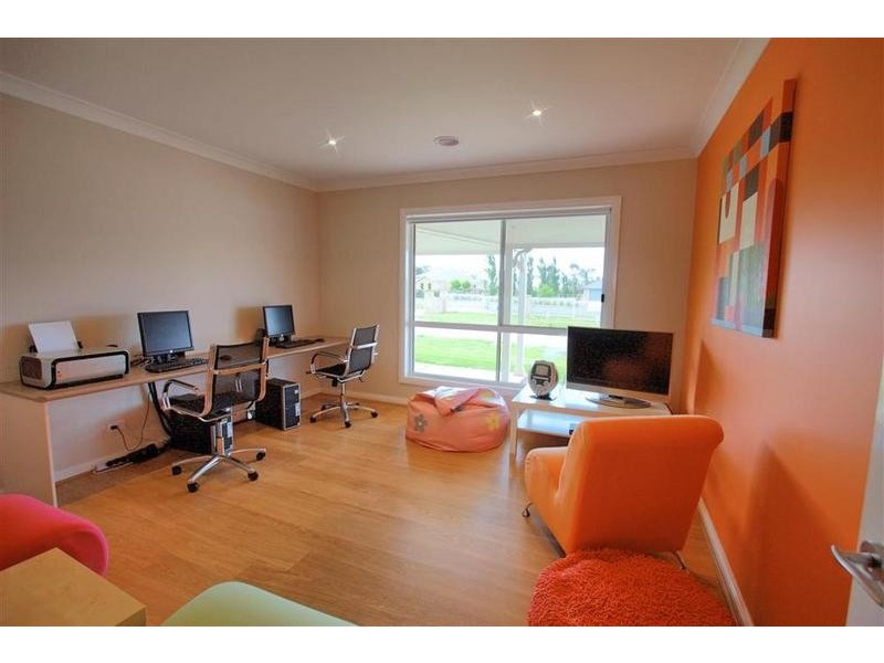 1 Hovea Place, Springvale NSW 2650