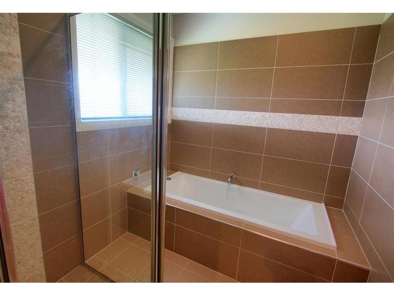 1 Hovea Place, Springvale NSW 2650