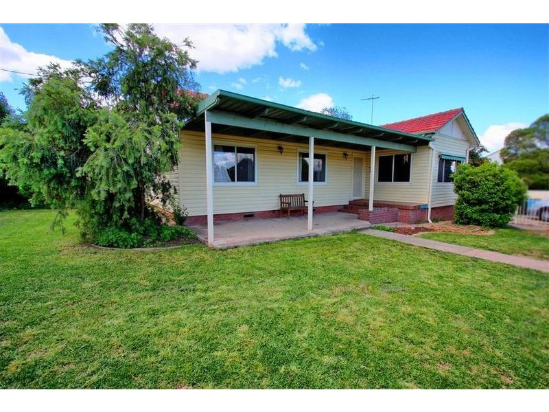 13 Paull Street, Kooringal NSW 2650