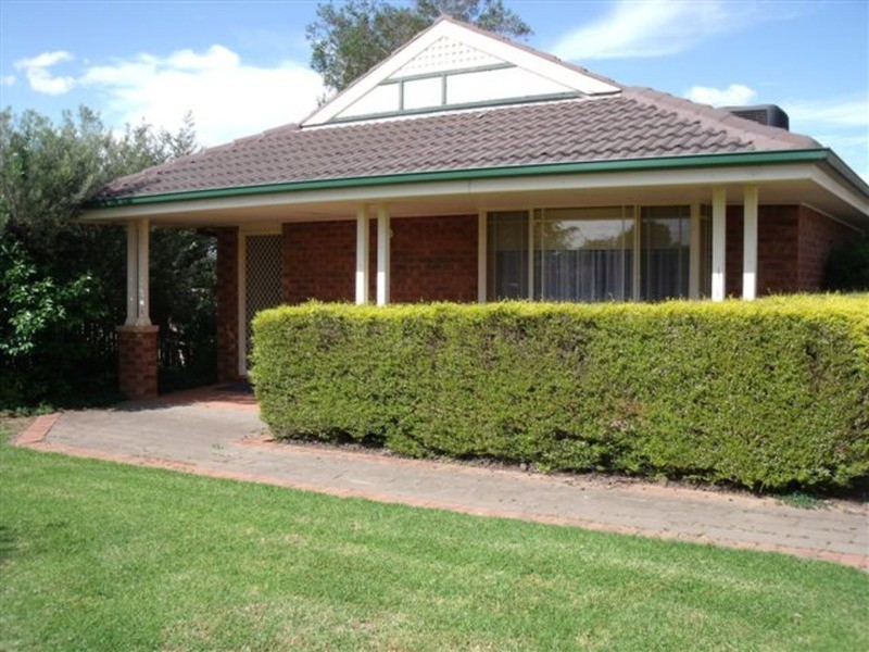 6D Frances Court, Ashmont NSW 2650