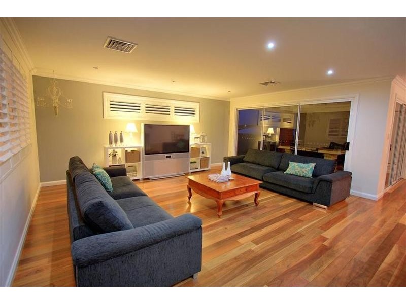 5 Greenway Street, Lloyd NSW 2650