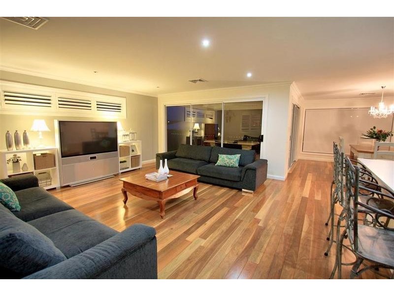 5 Greenway Street, Lloyd NSW 2650