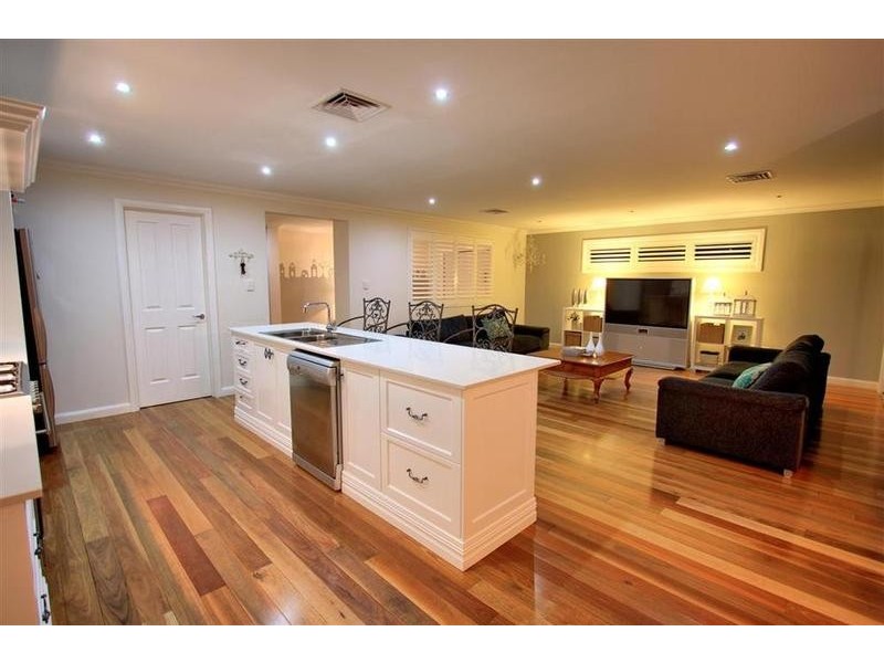 5 Greenway Street, Lloyd NSW 2650