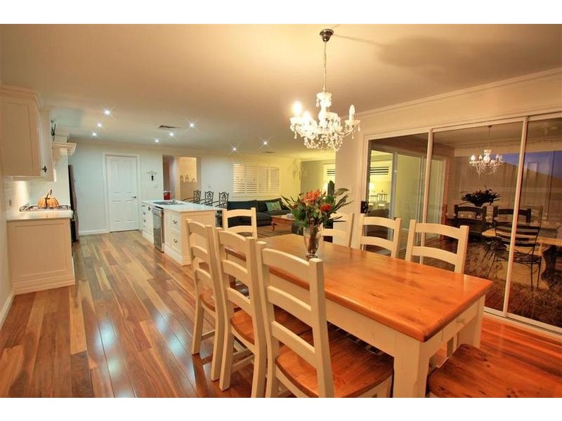 5 Greenway Street, Lloyd NSW 2650