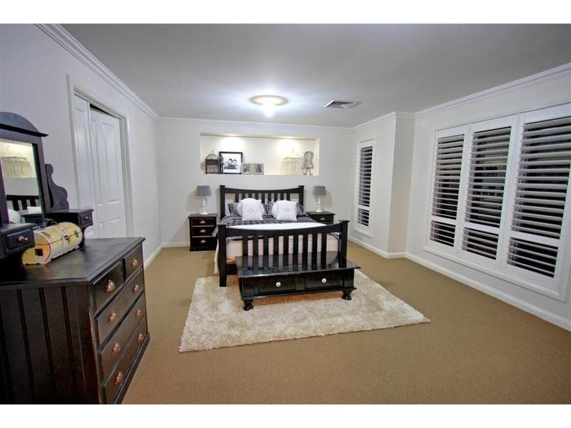 5 Greenway Street, Lloyd NSW 2650