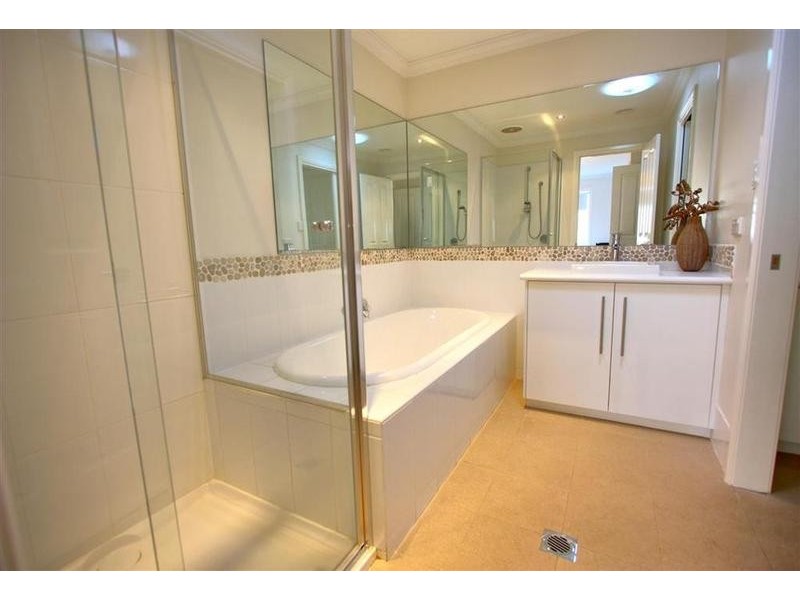 5 Greenway Street, Lloyd NSW 2650