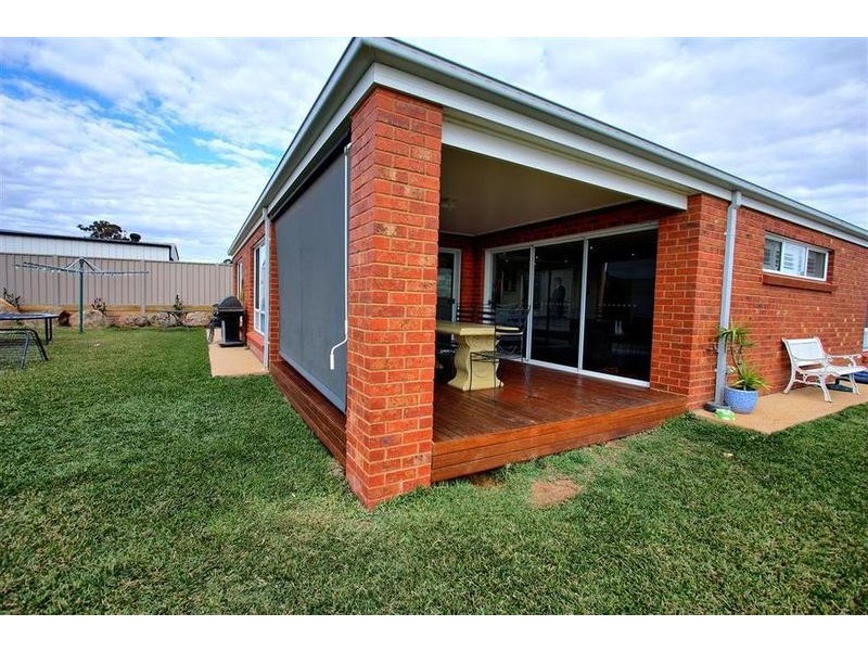 5 Greenway Street, Lloyd NSW 2650