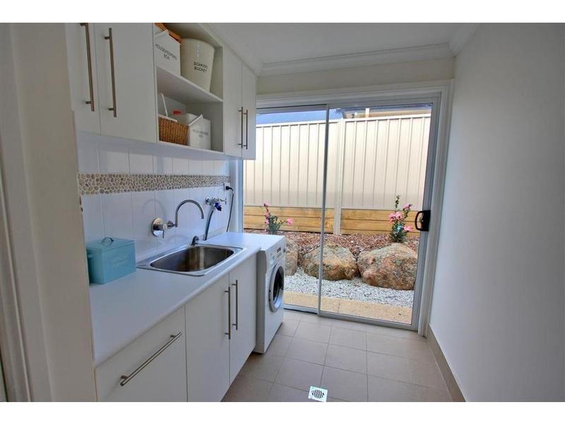 5 Greenway Street, Lloyd NSW 2650