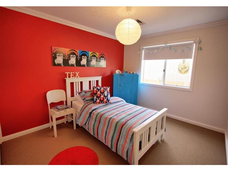 5 Greenway Street, Lloyd NSW 2650