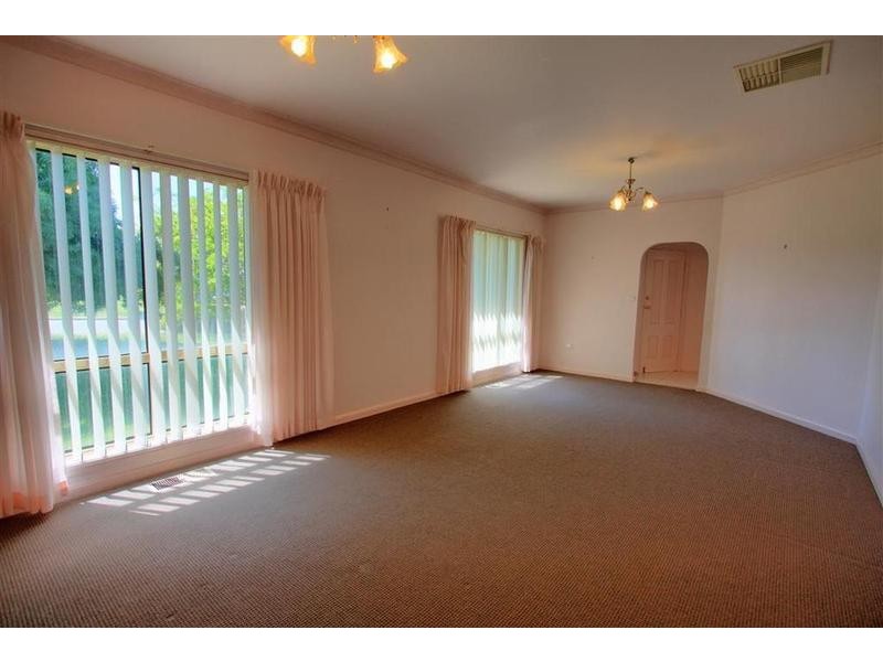 40 Lamilla Street, Glenfield Park NSW 2650