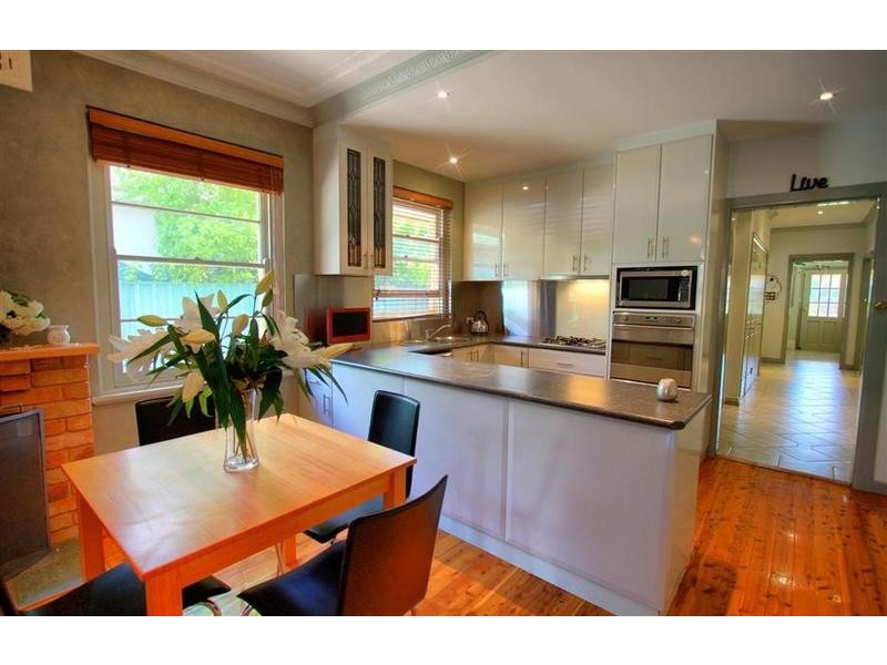 8 Dalton Street, Turvey Park NSW 2650