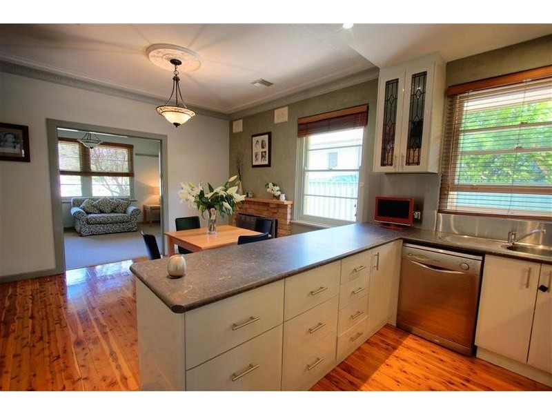 8 Dalton Street, Turvey Park NSW 2650