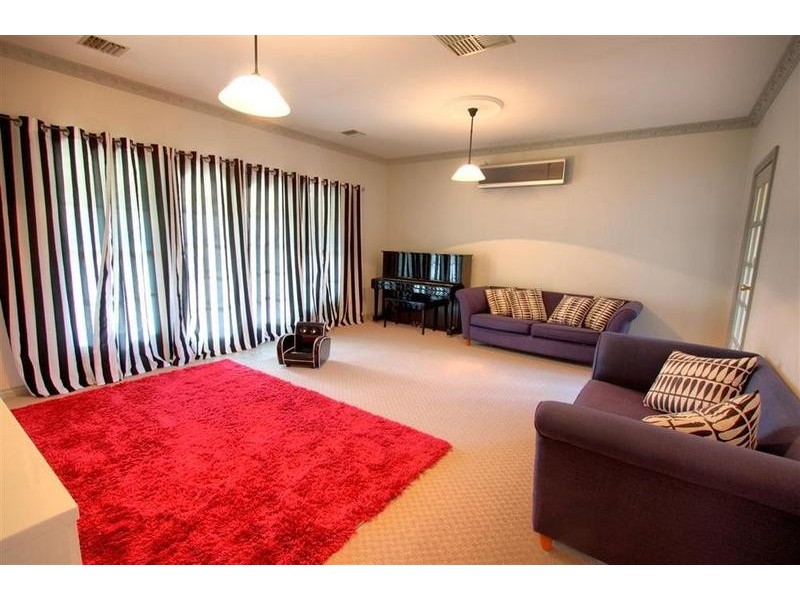 8 Dalton Street, Turvey Park NSW 2650