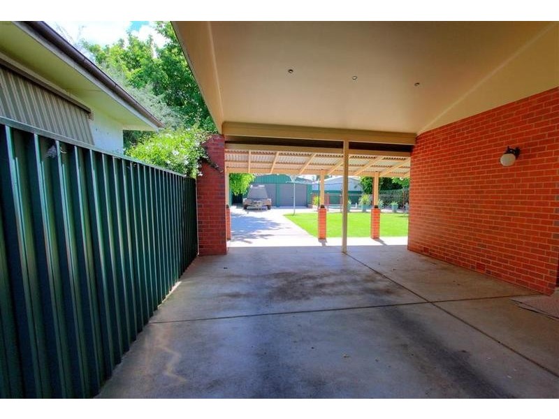 8 Dalton Street, Turvey Park NSW 2650