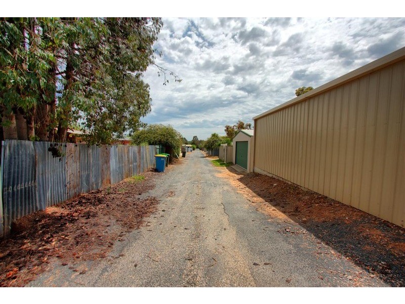 32 Kildare Avenue, Turvey Park NSW 2650