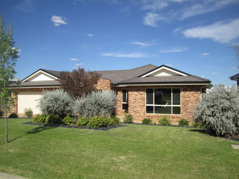 7 Bogong Crescent, Tatton NSW 2650