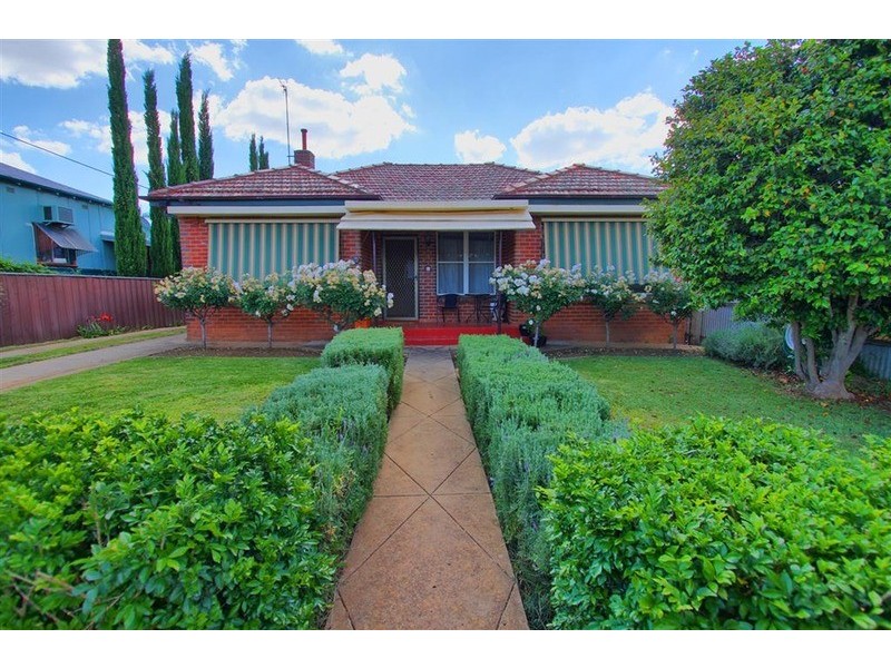 80 Bourke Street, Turvey Park NSW 2650