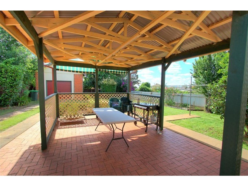 80 Bourke Street, Turvey Park NSW 2650