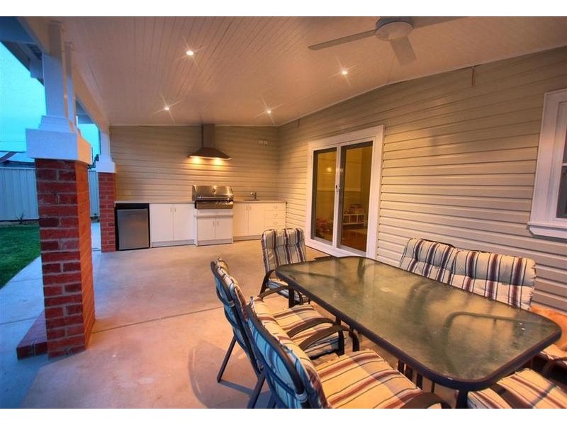 73  Coleman Street, Turvey Park NSW 2650