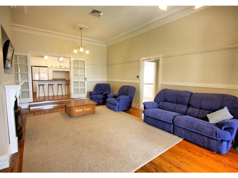73  Coleman Street, Turvey Park NSW 2650