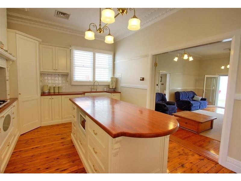 73  Coleman Street, Turvey Park NSW 2650