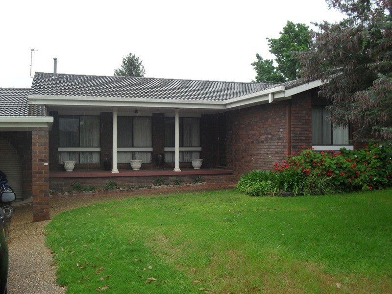 15 Ries Crescent, Mount Austin NSW 2650