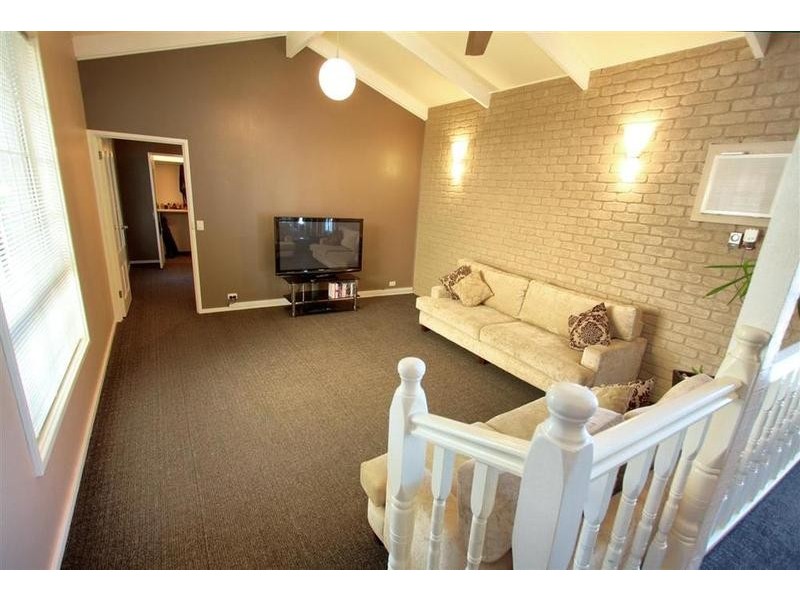 4 Grevillea Crescent, Lake Albert NSW 2650