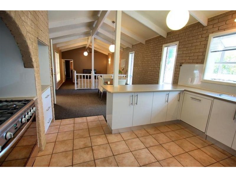 4 Grevillea Crescent, Lake Albert NSW 2650