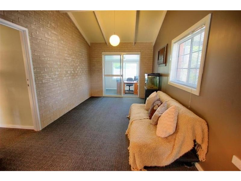 4 Grevillea Crescent, Lake Albert NSW 2650