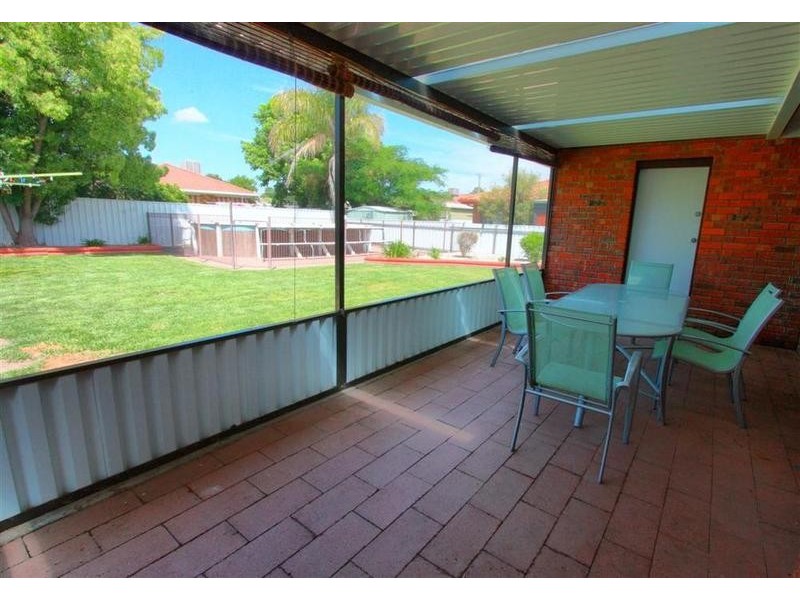 4 Grevillea Crescent, Lake Albert NSW 2650