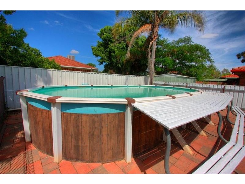 4 Grevillea Crescent, Lake Albert NSW 2650