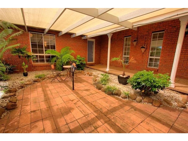 4 Grevillea Crescent, Lake Albert NSW 2650