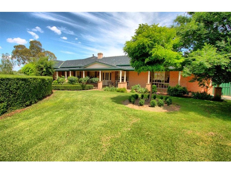 15 Sycamore Road, Lake Albert NSW 2650