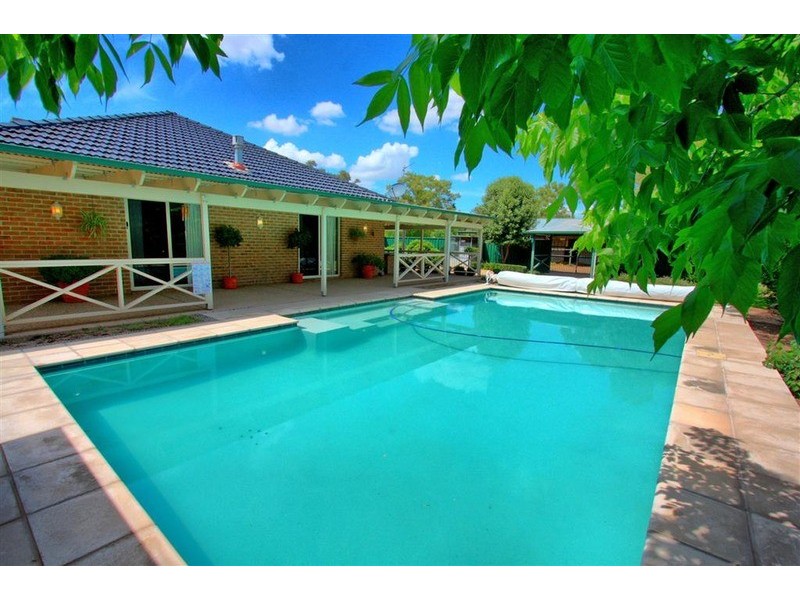 15 Sycamore Road, Lake Albert NSW 2650