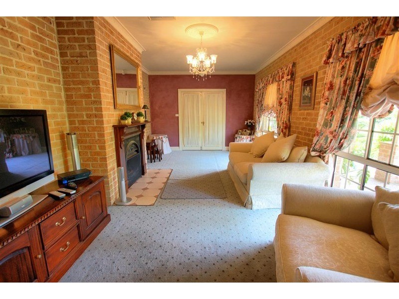 15 Sycamore Road, Lake Albert NSW 2650