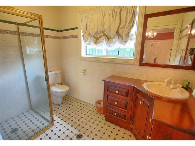 15 Sycamore Road, Lake Albert NSW 2650