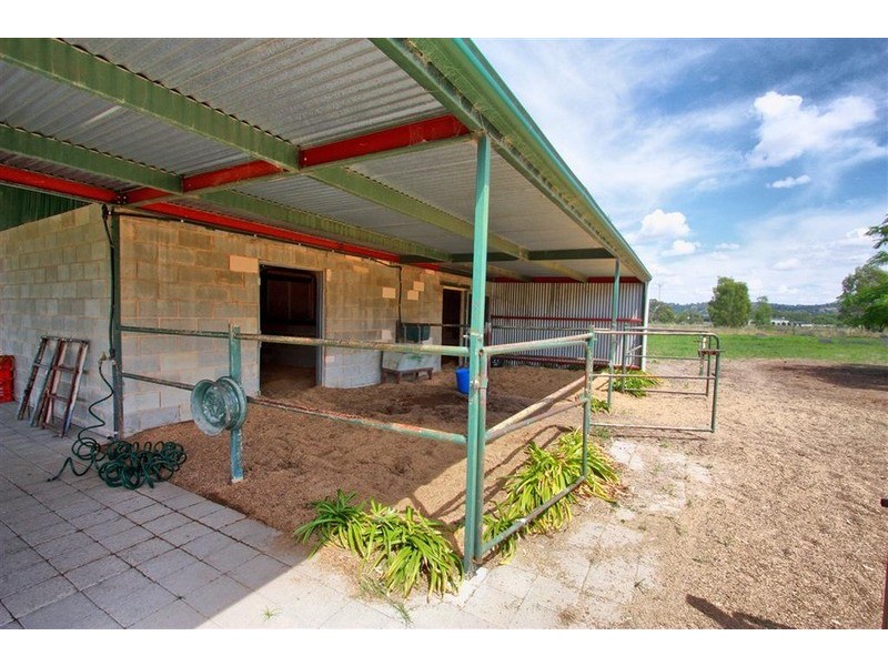 15 Sycamore Road, Lake Albert NSW 2650