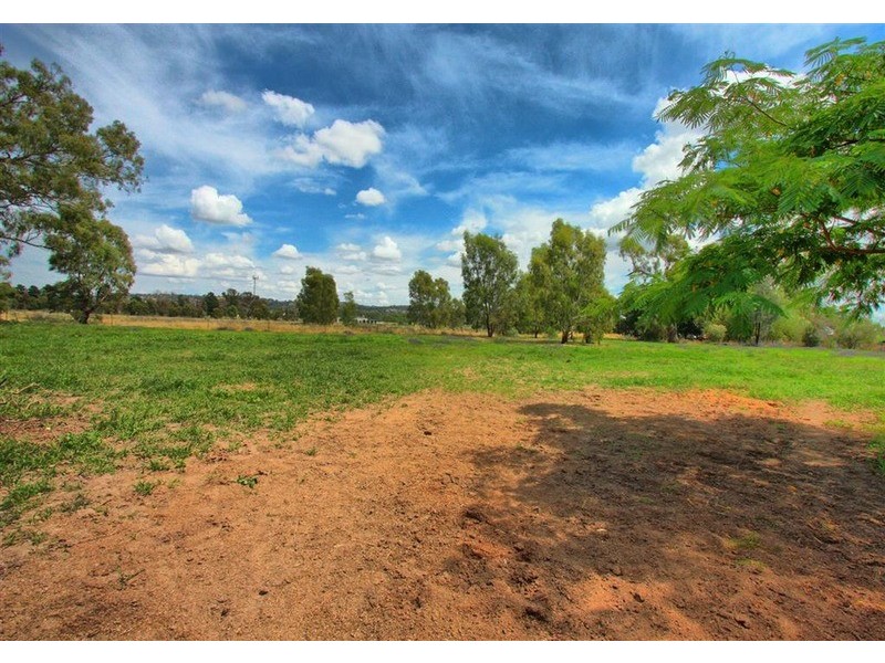 15 Sycamore Road, Lake Albert NSW 2650