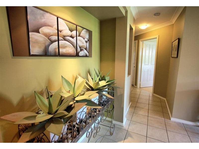 11 Lakehaven Drive, Lake Albert NSW 2650