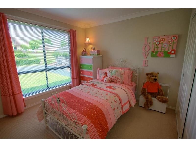 11 Lakehaven Drive, Lake Albert NSW 2650