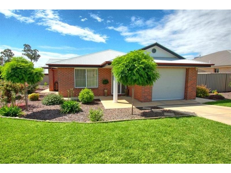 65 Grinton Avenue, Wagga Wagga NSW 2650