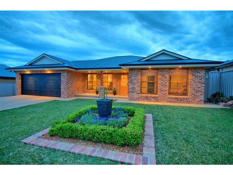 2 Monaro Court, Tatton NSW 2650