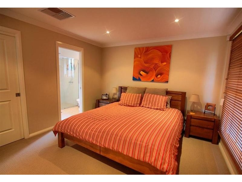 2 Monaro Court, Tatton NSW 2650