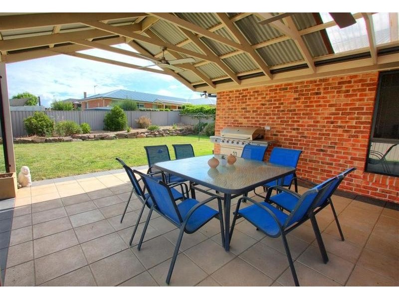 2 Monaro Court, Tatton NSW 2650